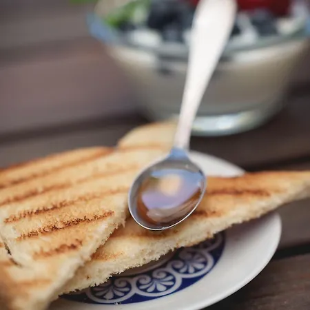 Le Tare לינה וארוחת בוקר