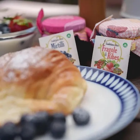 Le Tare Oda ve Kahvaltı Roma