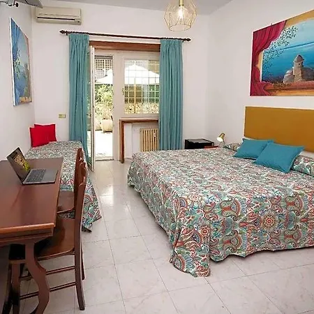 Le Tare Bed & Breakfast 4*