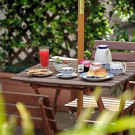 Le Tare Bed & Breakfast 4*