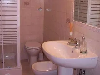 Oda ve Kahvaltı Le Tare